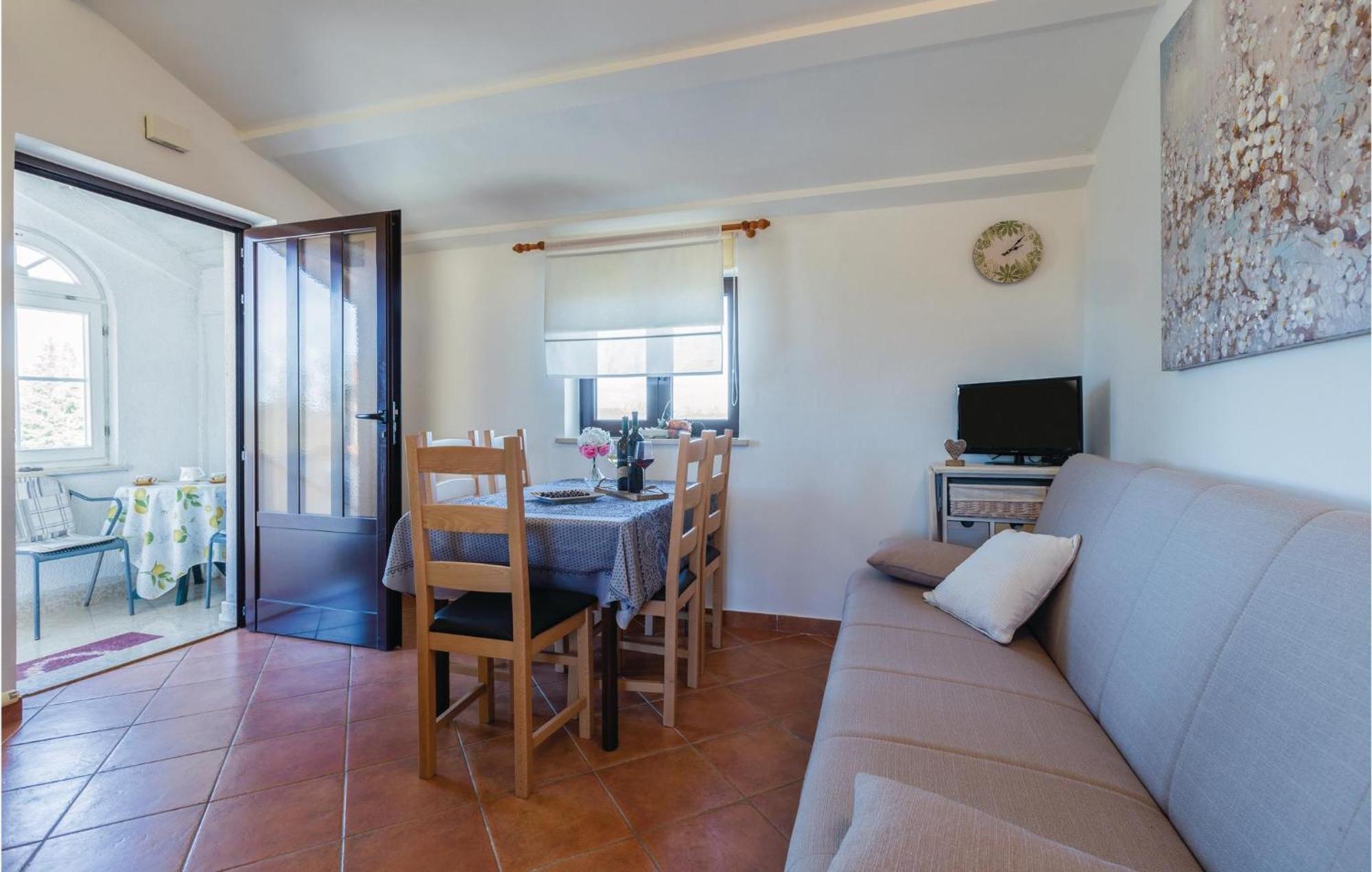 Amazing Apartment In Pazin With Wifi Katun Lindarski Exterior photo